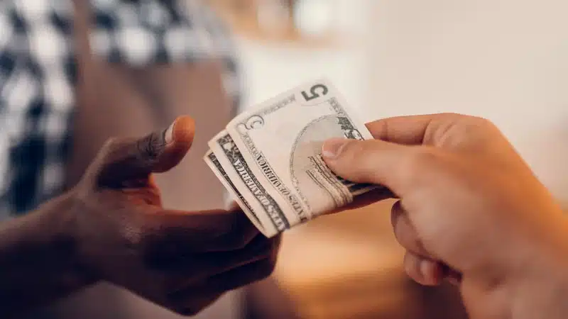 تقنيات نفسية لاقناع العميل بالشراء من متجرك – دليل شامل