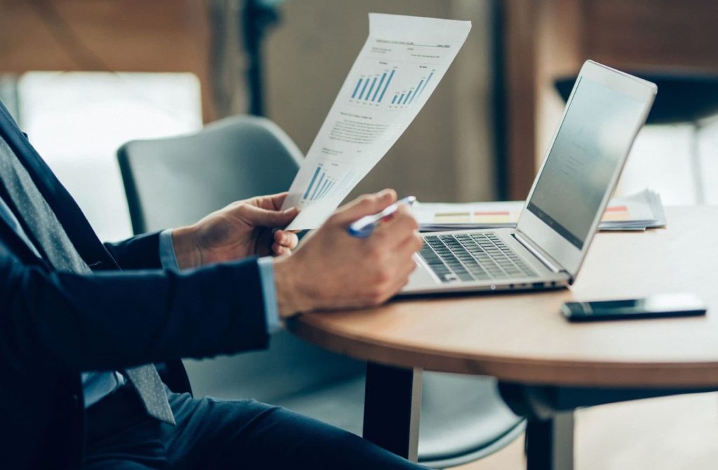 سلم رواتب بنك الكويت المركزي لعام 2023: استقرار ورؤية مستقبلية 2 سلم رواتب بنك الكويت المركزي