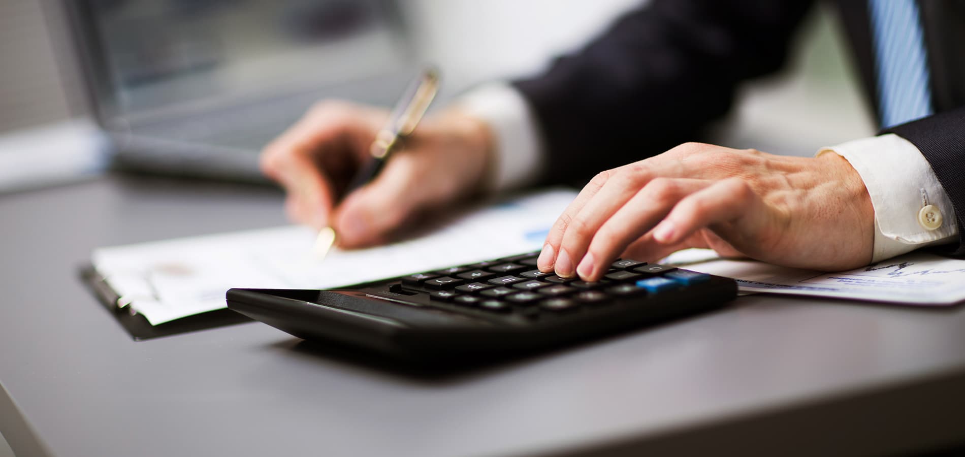 سلم رواتب بنك الكويت المركزي لعام 2023: استقرار ورؤية مستقبلية