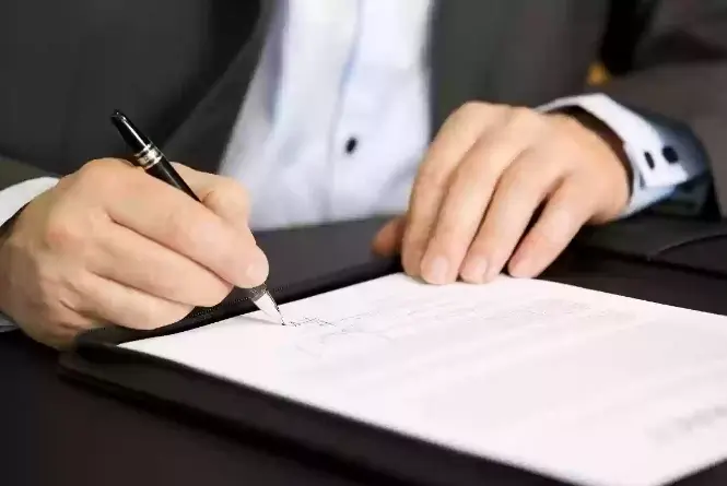 إنهاء العقد في نظام العمل الكويتي
