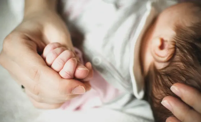 ما هي إجازات ورواتب الأمومة للمرأة العاملة في نظام العمل السعودي 3 إجازات ورواتب الأمومة للمرأة العاملة