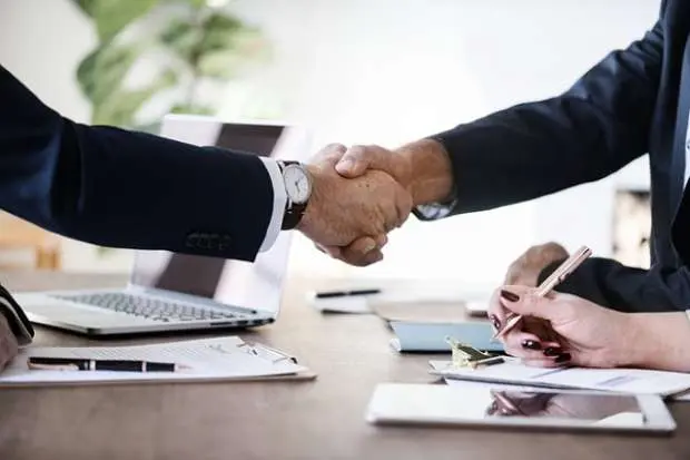 إجراءات وشروط الترخيص بمزاولة العمل في نظام العمل السعودي 2 الترخيص بمزاولة العمل