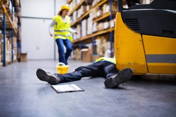 الحفاظ على العمل والتعويض عن الإصابة في نظام العمل السعودي 2 التعويض عن الإصابة