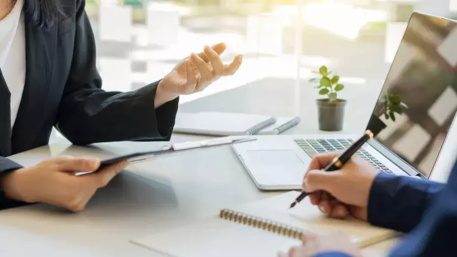 التنبيه الشفوي في العمل: دليلك الشامل لإجراءات التنبيه الشفوي للموظف 3 التنبيه الشفوي في العمل