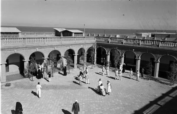افتتاح مدرسة المباركية في الكويت