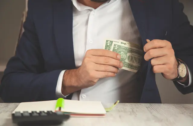 الفرق بين الاختلاس والاستيلاء