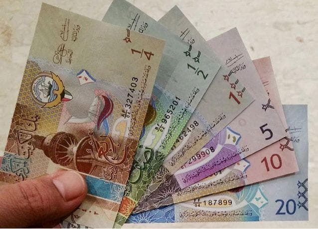 أشخاص يعطون قروض بالكويت 2025 وكيف التواصل معهم 2 أشخاص يعطون قروض بالكويت