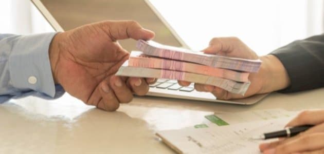 أشخاص يعطون قروض بالكويت 2025 وكيف التواصل معهم