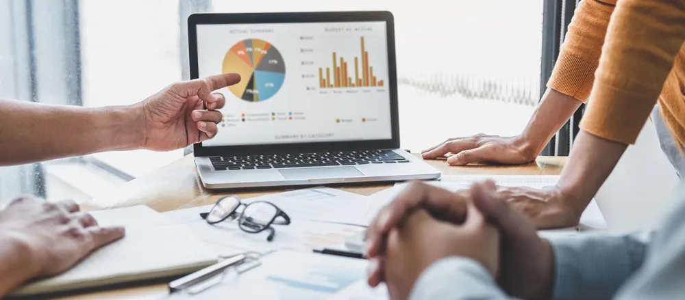 خبراء المال والاستثمار خدمات أفضل شركة استشارات مالية تحقق أهدافك 3 شركة استشارات مالية
