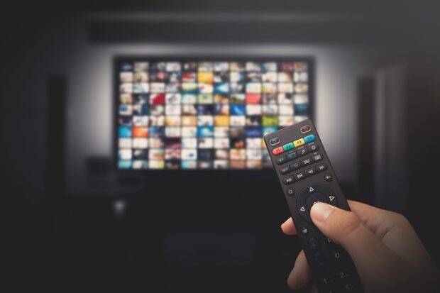 القنوات التلفزيونية الأمريكية: دليلك الشامل لأفضل القنوات الإخبارية والرياضية والتعليمية والتقنية في الولايات المتحدة